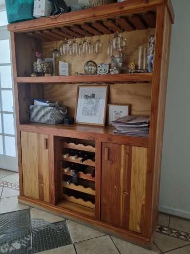 <p>Mueble Bar de Pino Macizo</p>