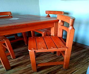 <p>¡Oportunidad! Comedor en perfecto estado - Mesa con 4 sillas.</p>