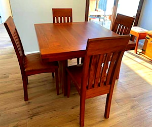 <p>Comedor madera nativa (Roble), excelente estado</p>