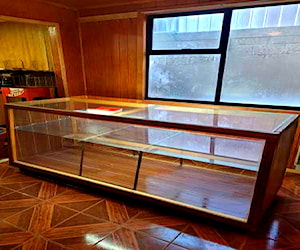 <p>Muebles para negocio</p>