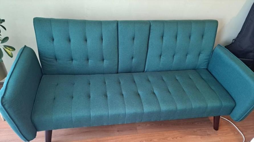 <p>VENDO SOFA CAMA NUEVO.</p>