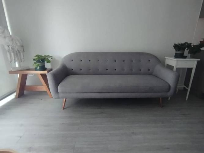 <p>IMPECABLE SOFA</p>