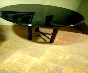 <p>Mesa de vidrio templado fondo negro</p>