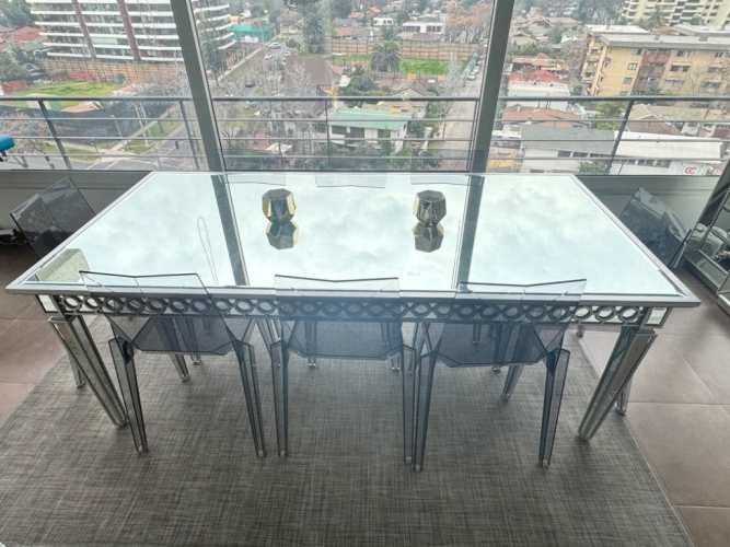 <p>Mesa de Comedor  con sillas</p>