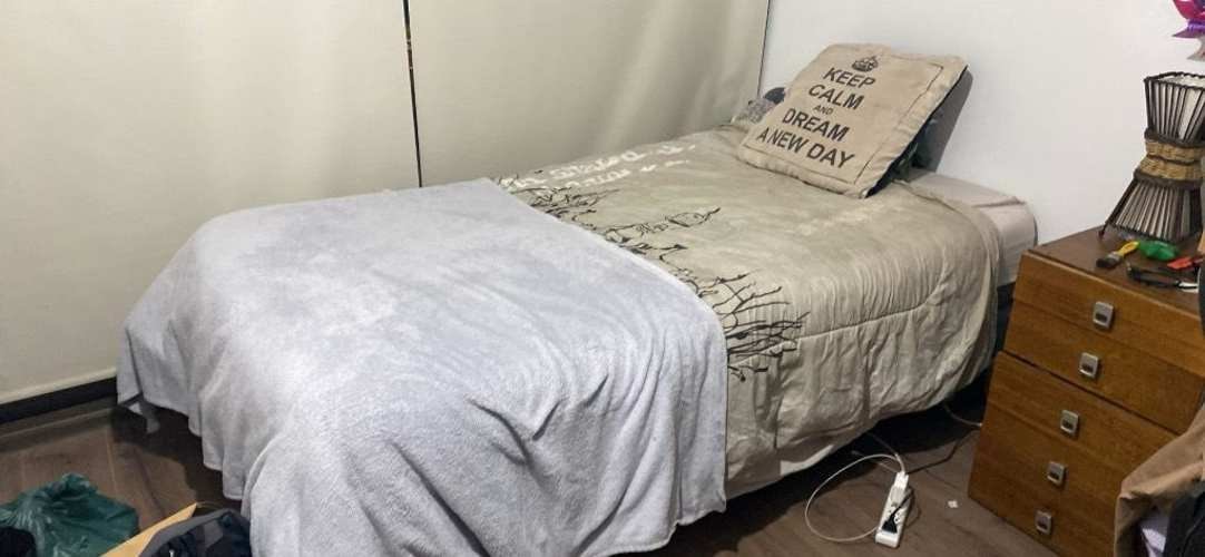 <p>Vendo cama CIC de 1,5 plaza</p>