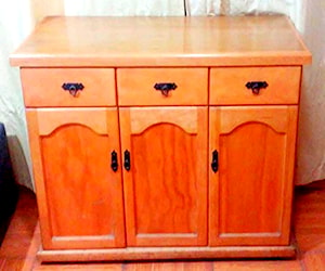 <p>Mueble 100% Madera Robusto Excelente Estado</p>