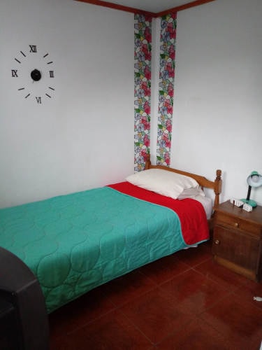 <p>Arriendo pieza con entrada y baño independiente.</p>