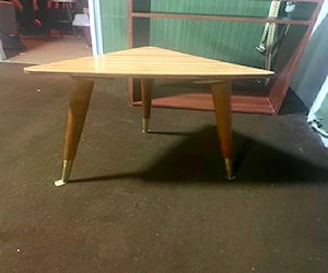 <p>Mesa triangular</p>