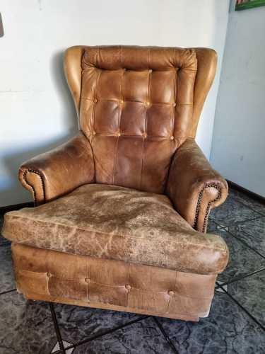 <p>Sillon de cuero para restaurar</p>