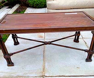 <p>Mesa Inglesa lateral antigua madera encina Buen estado</p>