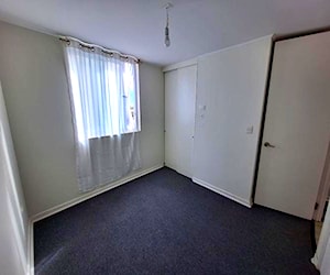 <p>Arriendo Pieza Comparto departamento nuevo San Felipe</p>