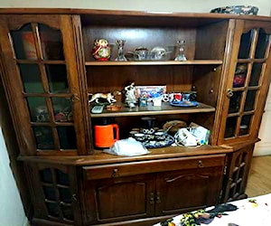 <p>VENDIDO Mueble Vitrina de Madera Encina</p>