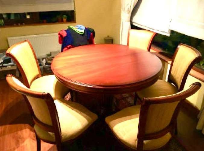 <p>Mesa Comedor de Madera Cedro y Nogal</p>