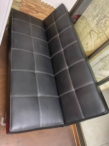 <p>Futon Negro buen estado</p>