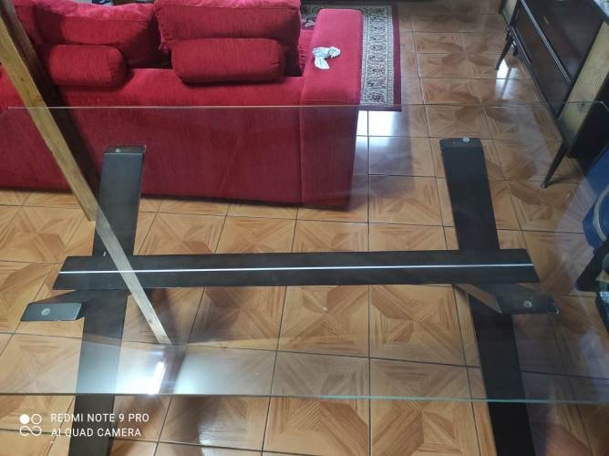 <p>vendo mesa comedor</p>