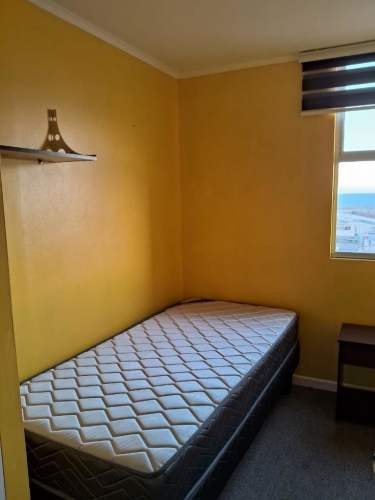 <p>Se arrienda habitación en departamento con vista al mar</p> image