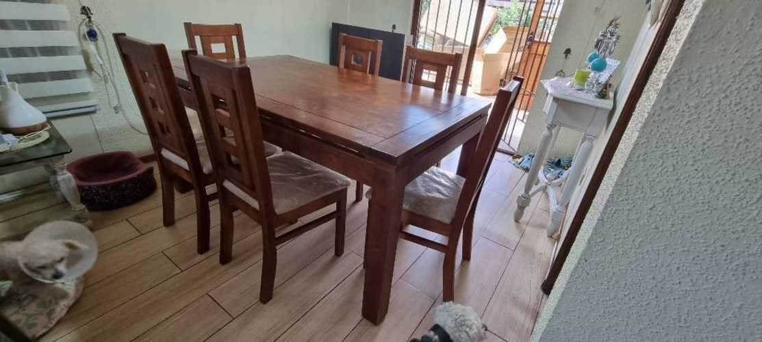 <p>Vendo comedor poco uso</p>