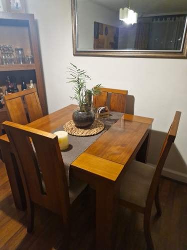 <p>Comedor cuadrado 4 sillas</p>