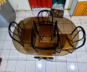 <p>COMEDOR DE VIDRIO EN VENTA</p>