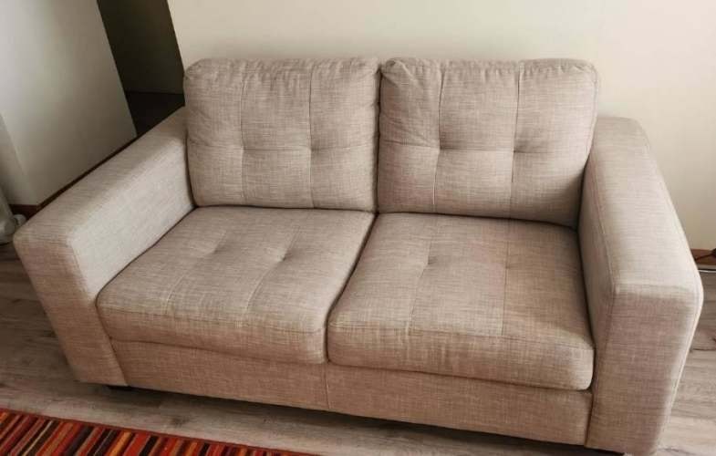 <p>SOFA PRÁCTICAMENTE NUEVO, POCO USO, IMPECABLES</p>