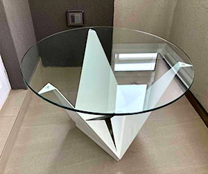 <p>Se vende mesa de centro de diseño vanguardista</p>