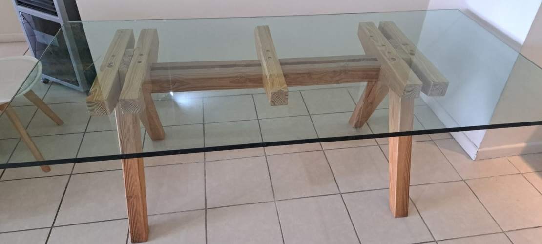 <p>SE VENDE MESA DE COMEDOR DE VIDRIO TEMPLADO</p>