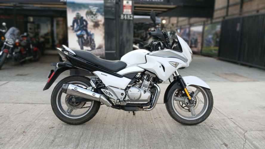 MOTOCICLETA SUZUKI INAZUMA GW250S