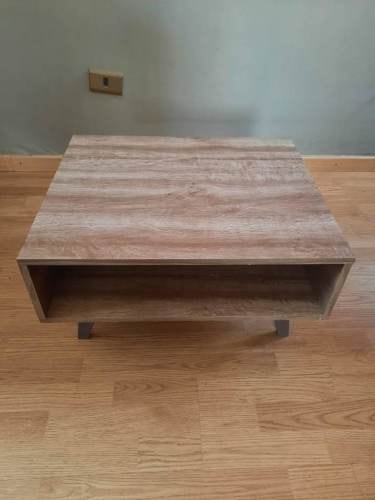 <p>Mesa de cetro de madera</p>