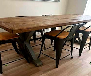 <p>Mesa comedor con 6 sillas</p>