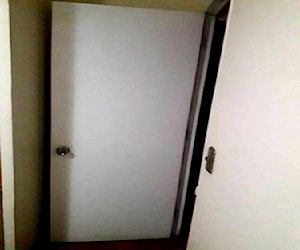 <p>Puerta interior blanca</p>