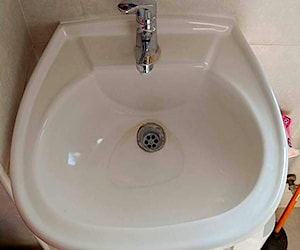 <p>Tina de baño más lavamanos con pedestal</p>