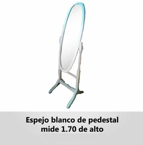 <p>Espejo de pedestal ovalado estilo vintage</p>