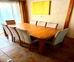 <p>Mesa de comedor de roble para 8 personas</p>