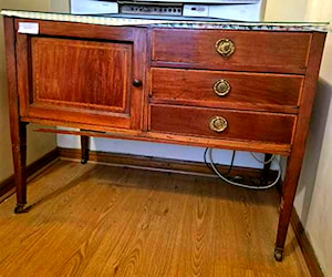 <p>Mueble arrimo/ buffet antiguo de madera</p>