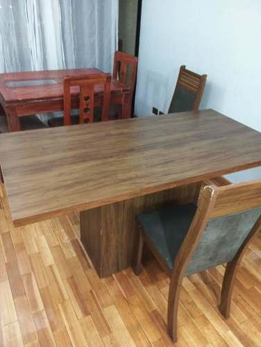 <p>Mesa de madera</p>