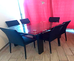 <p>Vendo mesa de comedor de vidrio</p>