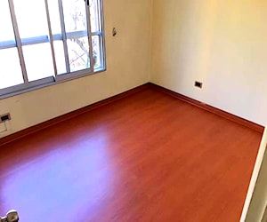 <p>Arriendo Pieza, Cerca metro santa ana y Cumming</p> image