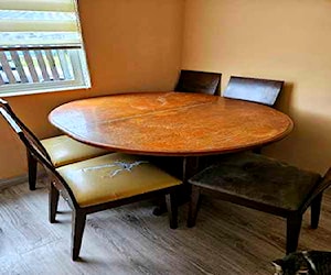 <p>Vendo comedor de madera expansible</p>