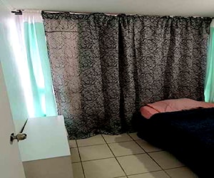 <p>Se Arrienda Habitación</p>