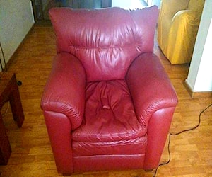 <p>Se Vende Sillón Un Cuerpo, EcoCuero Premiun, Usado, Excelente Estado, 86 x 1.03</p>