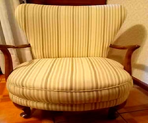 <p>Sillón muy elegante, de excelente calidad, madera nativa con asiento y respaldo, tapizados en fina lona, multilineal.</p>