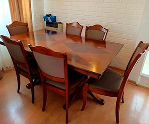 <p>Comedor con 6 sillas</p>