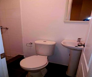 <p>Pieza con baño Independiente</p> image