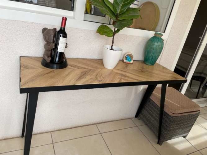 <p>Se vende mesa arrimo</p>