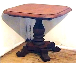 <p>MESA LATERAL DE MADERA</p>