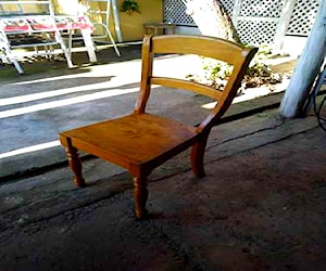 <p>Silla de madera</p>