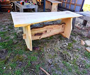 <p>Mesa madera de cipres + laurel</p>