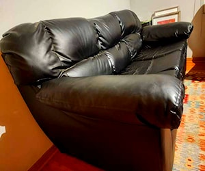 <p>Sillon negro cuerina</p>