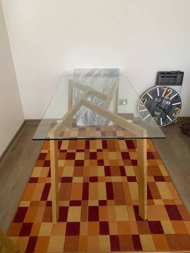 <p>Se vende mesa de vidrio</p>