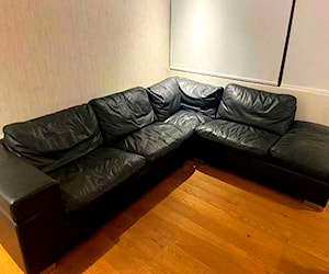 <p>Sofa de cuero</p>